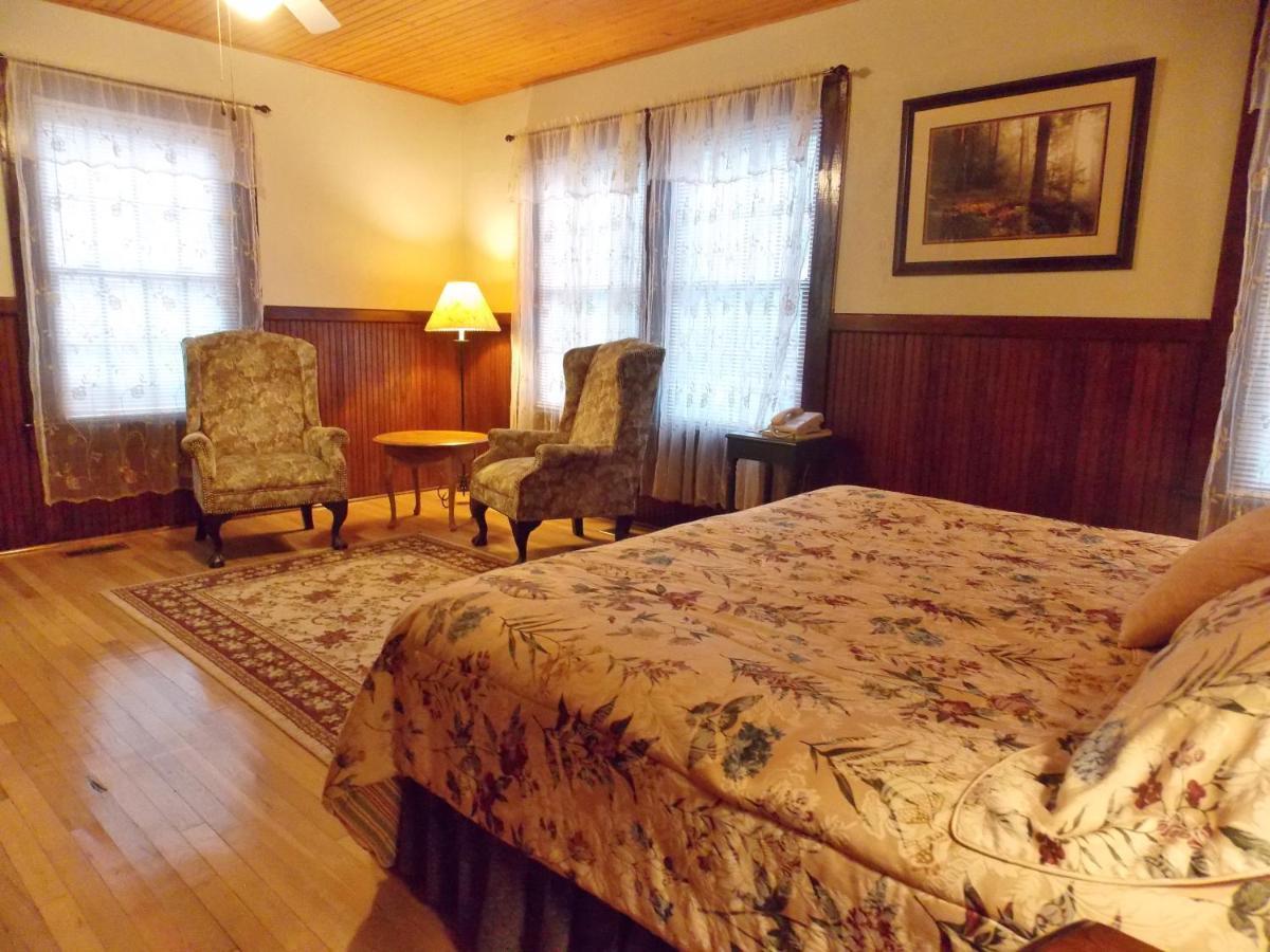 Highland Lake Inn & Resort - Флэт-Рок Экстерьер фото
